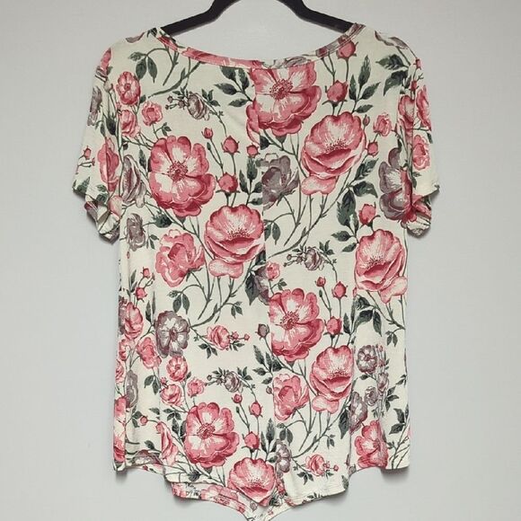 Late August Cream  Blouse with Floral Design - Picture 4 of 5